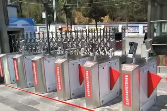 人臉識別測溫設備讓學校開學測溫更方便